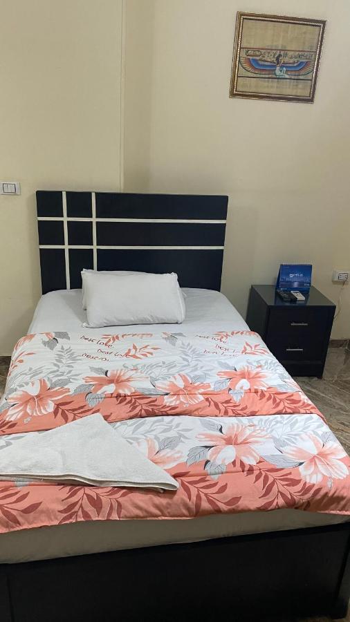 Anubis Pyramids Inn Кайро Екстериор снимка